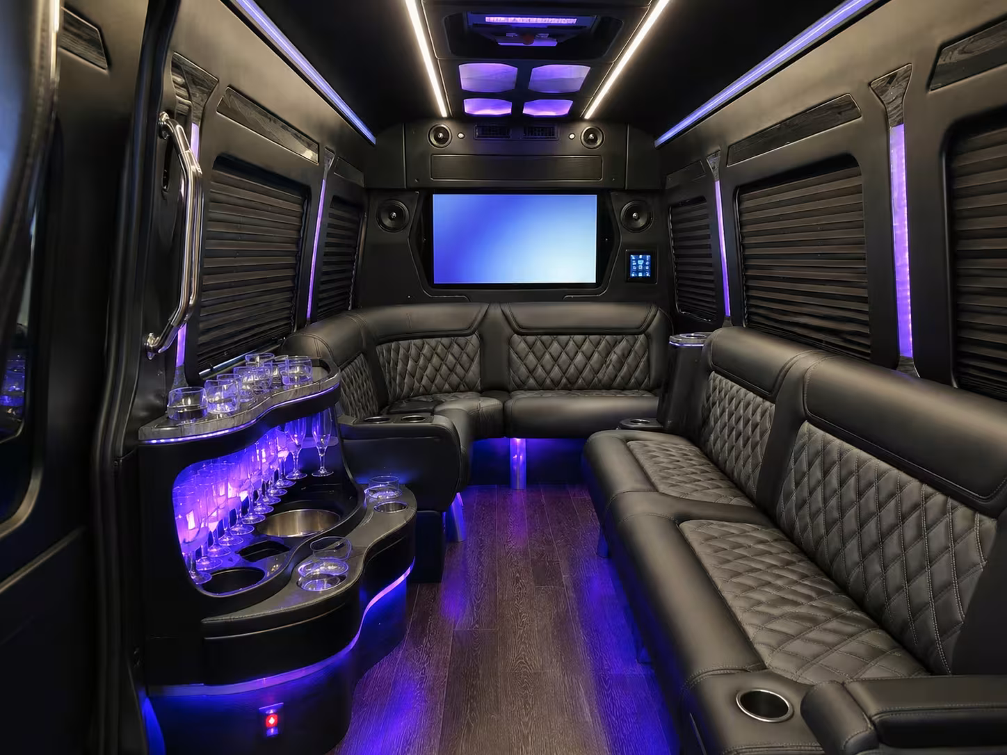 multiple shuttle buses for cape coral festival concerts