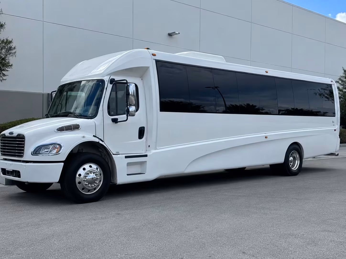 party buses and limousines for cape coral prom night at coral oaks golf course and beyond